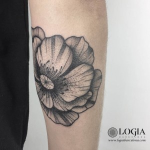 tatuaje-brazo-flor-logiabarcelona-ana-godoy     
